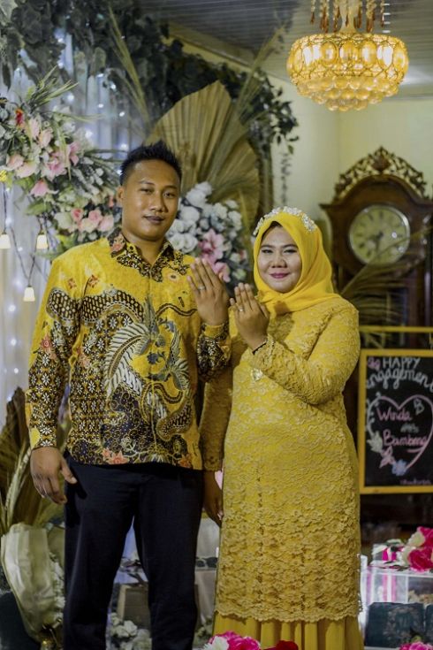 Engagement Yellow Style - Medan